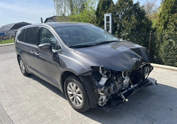 Chrysler Pacifica cena 49900 przebieg: 139000, rok produkcji 2019 z Piwniczna-Zdrój małe 497